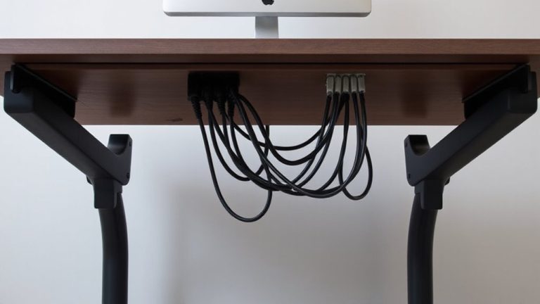 stretchable cable management system